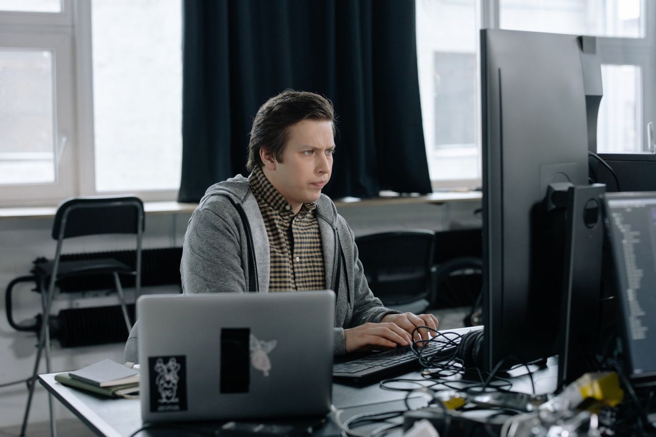 How Metadata Can Help Employees Find the Right Version of a Document